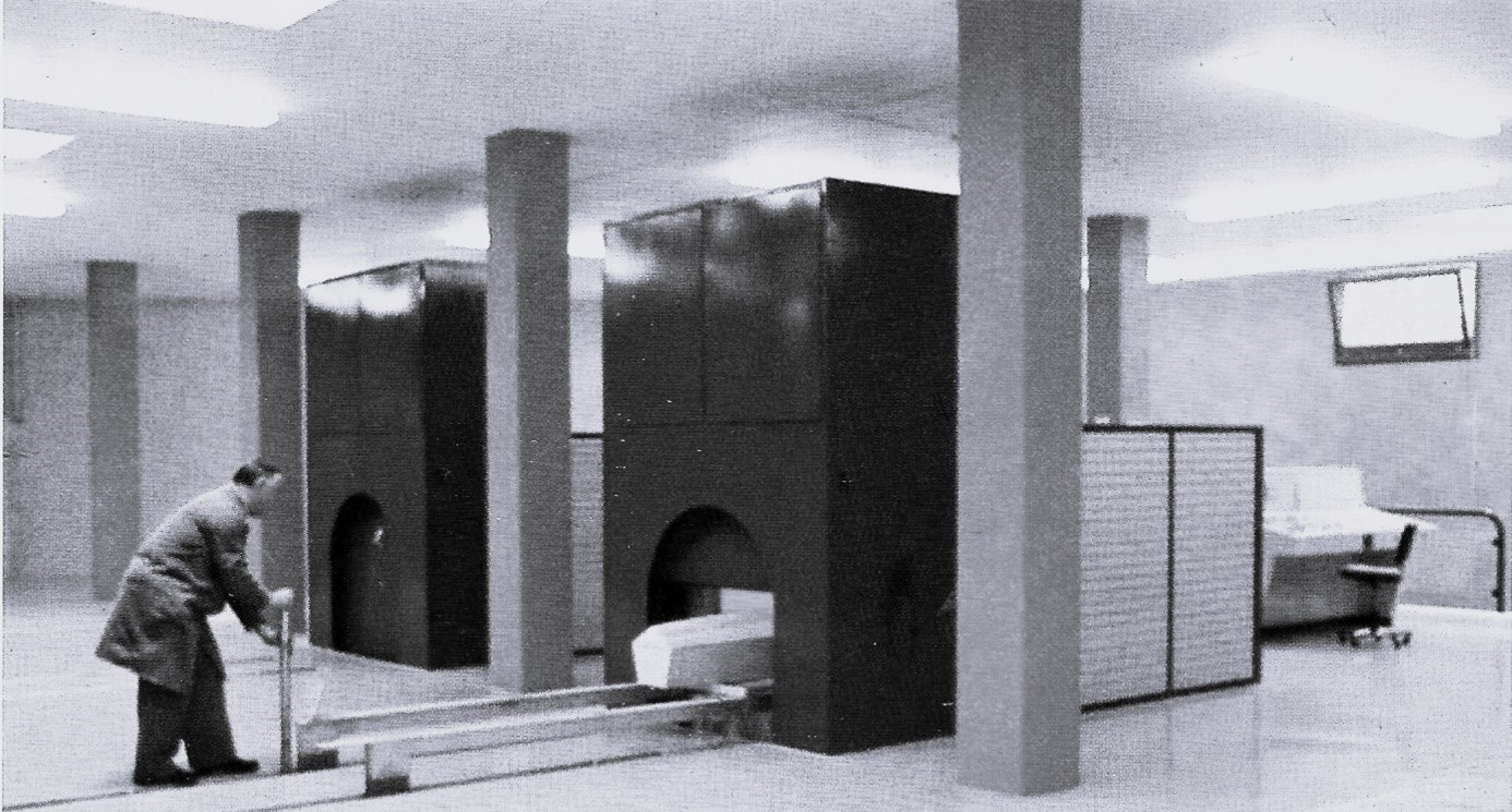 Vom manuellen Sargeinfahren zum automatischen Sargeinfahren für vereinfachte Sarglogistik. Feuerbestattung Schweiz Krematorium