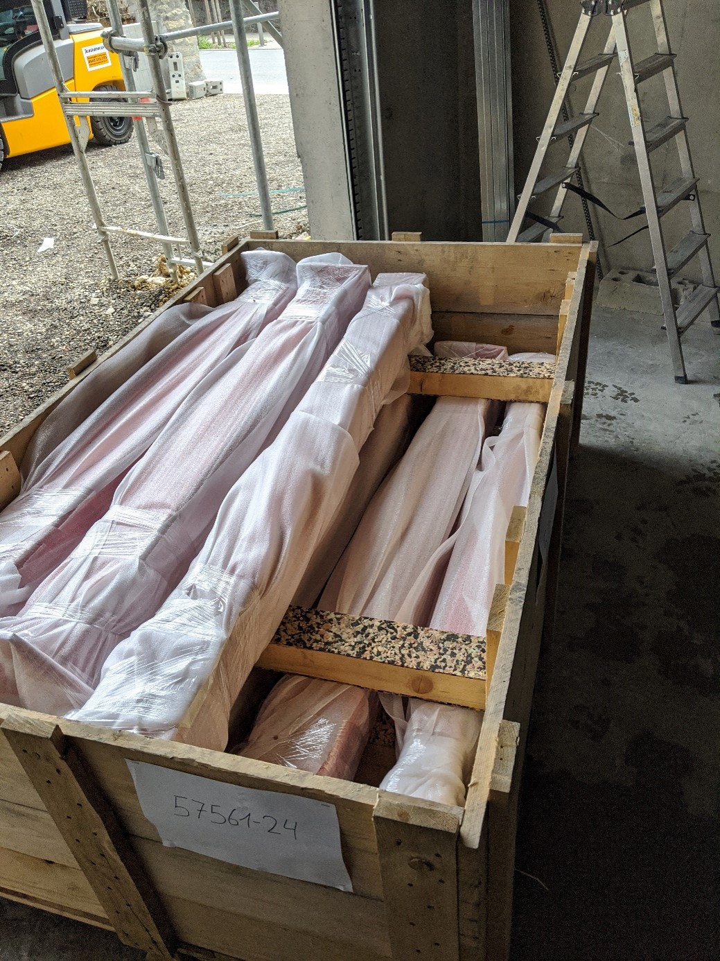 Kompakte Lieferung des Baumaterials, saubere Montage und professionelle Wartung des elair Kremationsofens.
