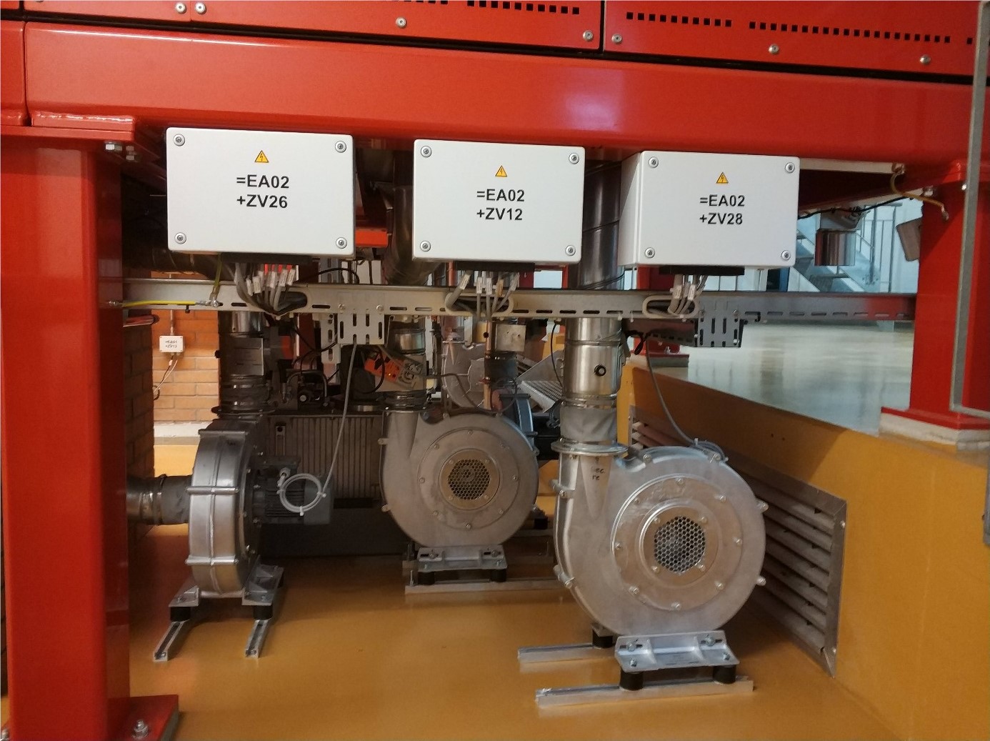 Elair Kremationsofen mit Filteranlage, Emissionsmessung, Rauchgaskanal und Rauchgaskühler, sowie Rauchgasreinigungsanlage.